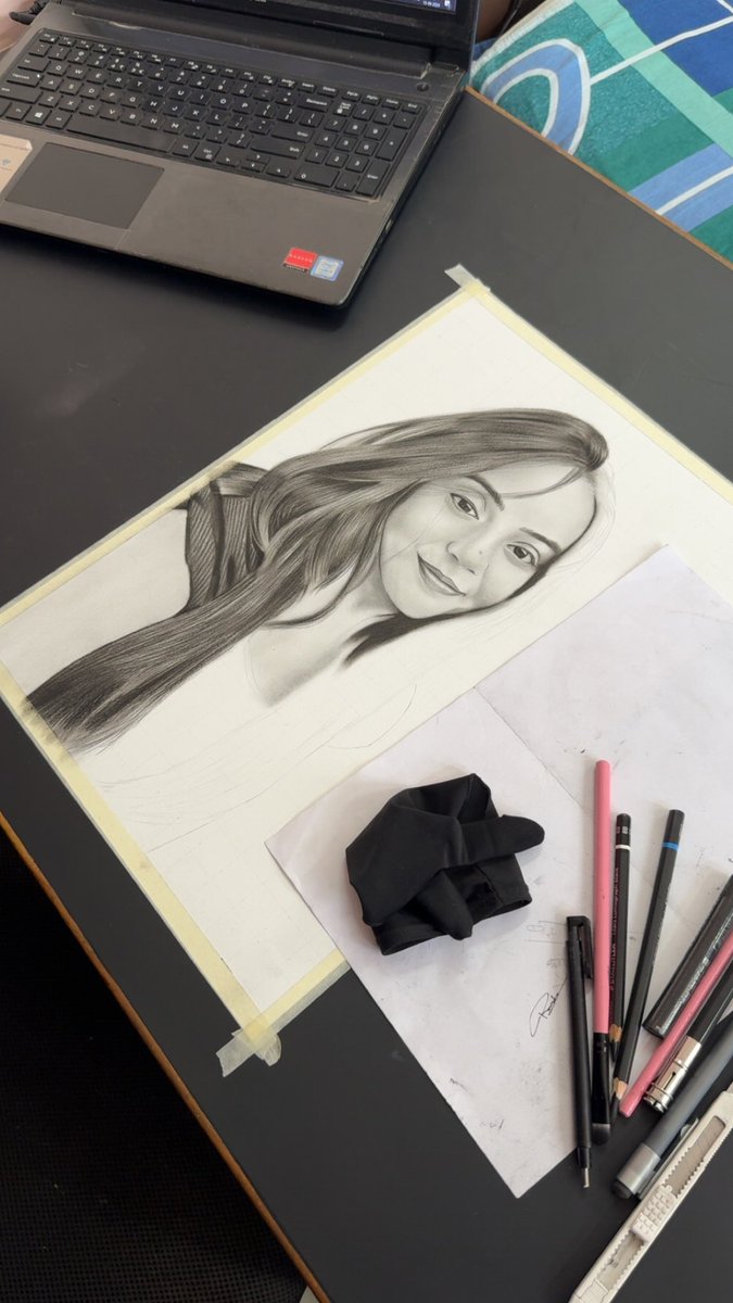 R_C_arts's tweet photo. Charcoal sketch in #progress 🤗🤗 https://t.co/aCd4x06Rug