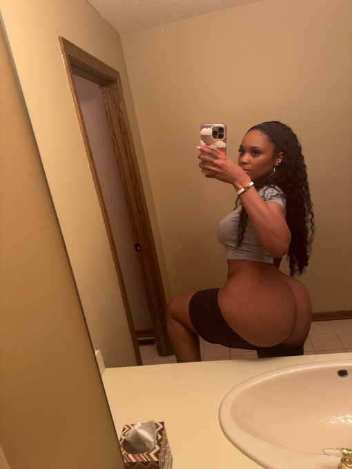 2 pic. 1 or 2? https://t.co/ZMhv0xcNax