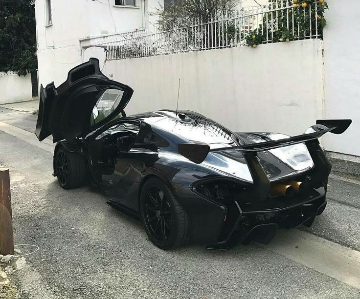 Auto_Porn's tweet image. B R U C E 
W A Y N E