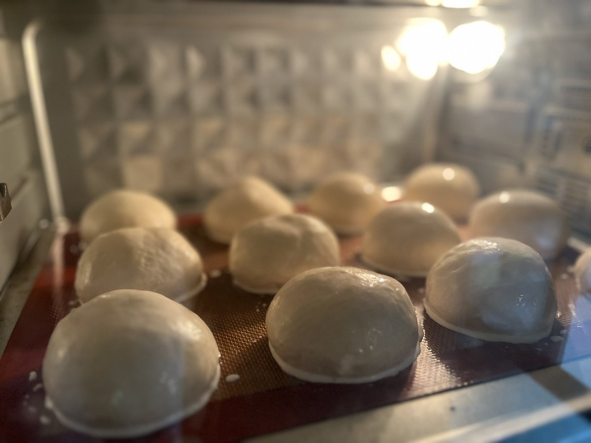 simpleton_set's tweet photo. Fresh buns! From scratch for your #KoreanGarlicBuns!

Selling out fast! DM to get your hands on some!

#SimpleHomeBakes https://t.co/PuTFMk37NB