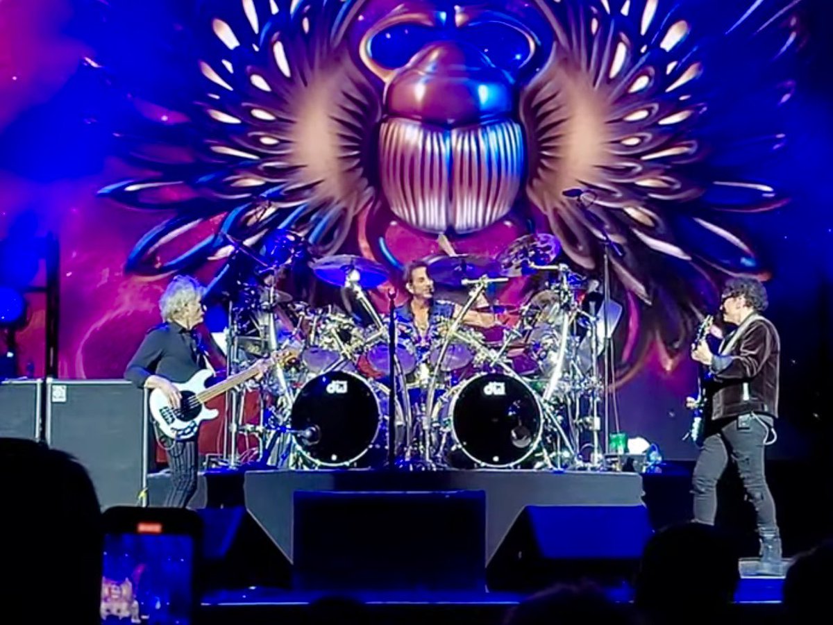 Giddy-up <a href="/RODEOHOUSTON/">RODEOHOUSTON</a>!!! A whole lotta JOURNEY anthems comin’ your way tonight! 
YEEHAW… LET’S GO!! 🤠

<a href="/JourneyOfficial/">JOURNEY</a> #deencastronovo
#rodeohoustonrocks #Journey