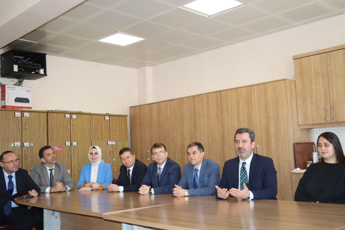 mebtegm's tweet photo. Genel Müdürümüz @ebubekirsavasci, Bağcılar 15 Temmuz İlkokulunu ziyaret ederek öğretmen ve öğrencilerimizle bir araya geldi.

📍İstanbul 

@tcmeb
@Yusuf__Tekin
@farukyelkenci https://t.co/jAtMU2CHGn