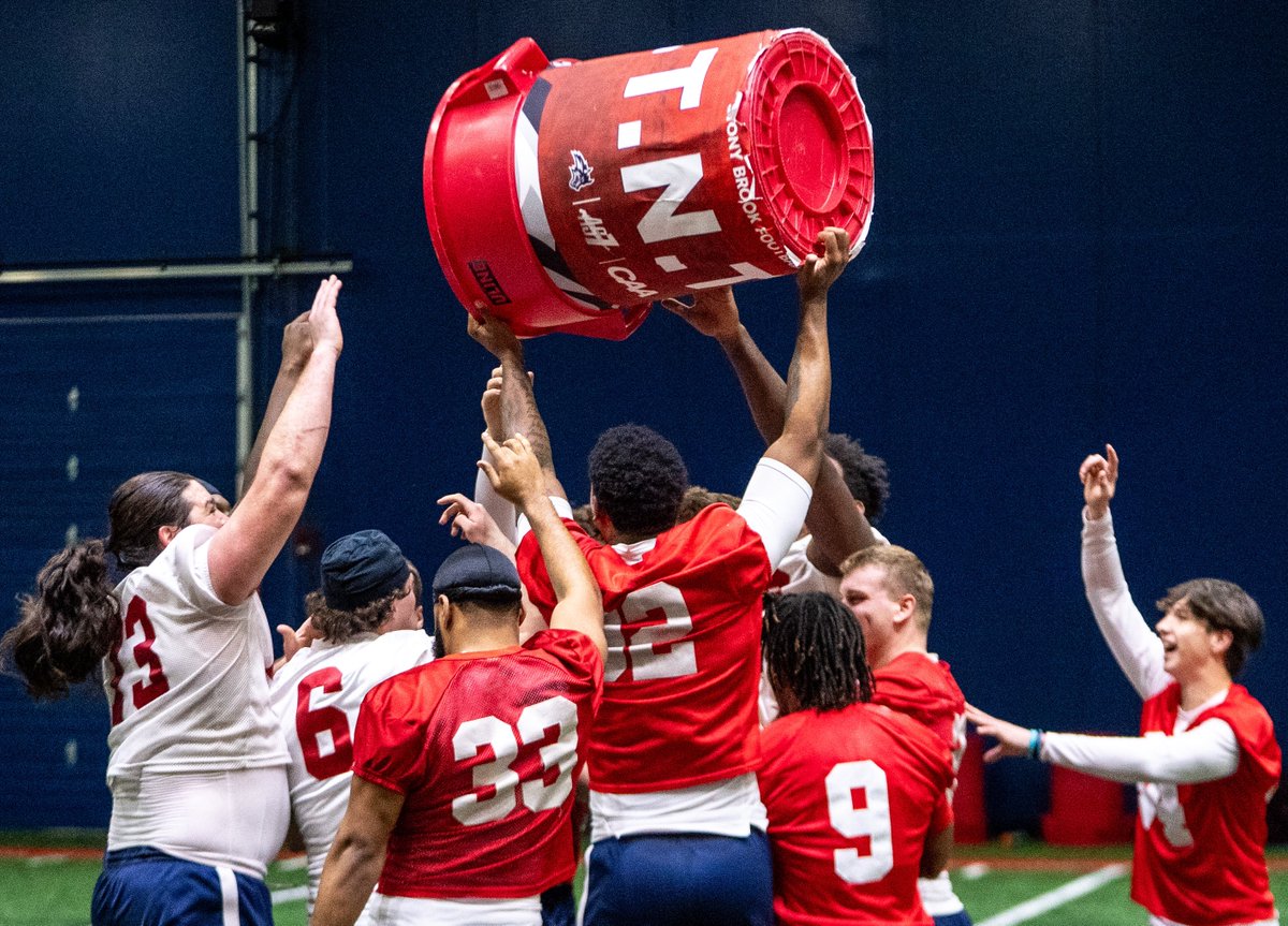 StonyBrookFB's tweet photo. Dodge, Duck, Dip, Dive &amp; Dodge 🔴

🌊🐺 x #As1 https://t.co/E7VDVNYW0W
