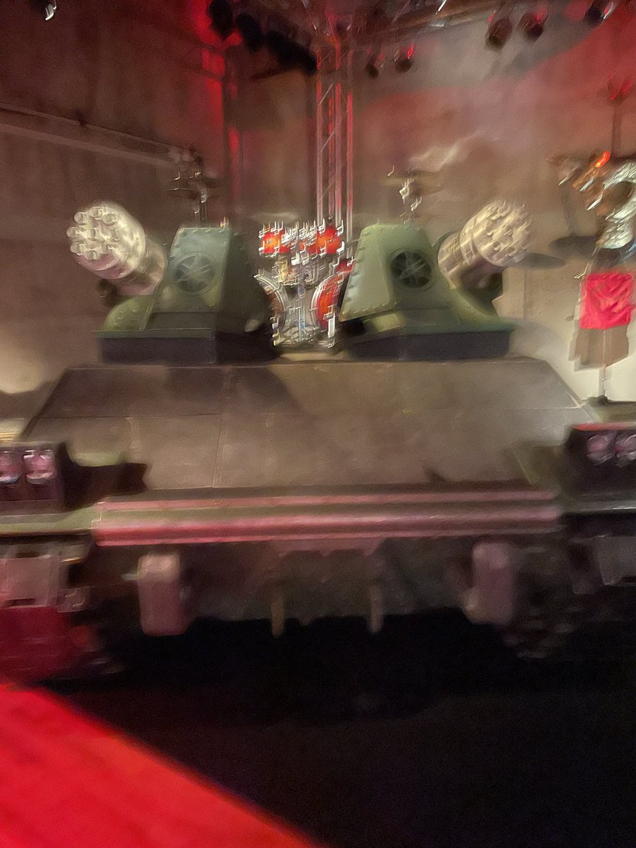 jorgen_krusell's tweet photo. Första gången på museum för mina verk.
Mina böcker ligger utställda på Kulturhusets utställning #TotalMetal
Utställningen i STHLM håller på till i höst.
Korpen @AryaStark_got_ målat till ett av mina omslag tittar också fram. På bilderna också rekvisita från Watain och Sabaton. https://t.co/vk2xM9U4ht