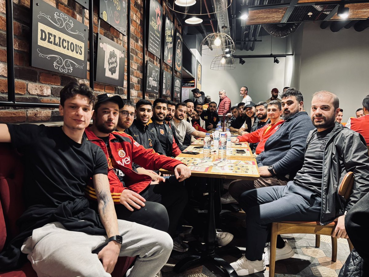 ultrAslan_BH's tweet photo. Antalya maçı öncesi ultrAslan BOYS OF HELL olarak iftarımızı gerçekleştirdik. 

#ultrAslanBH https://t.co/3ABN8p7IjX