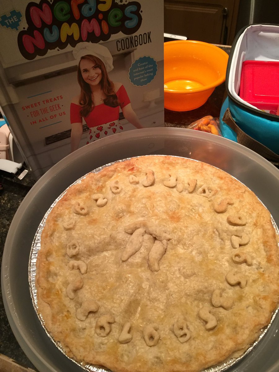 Happy #piday 🍎🥧 3.14 

#nerdynummies #pi #pie #applepie #dessert #cookbook #yummy #yum #apple #recipe #celebration  #math #science #steam #stem #fansinofriday #fansino <a href="/RosannaPansino/">Rosanna Pansino</a>