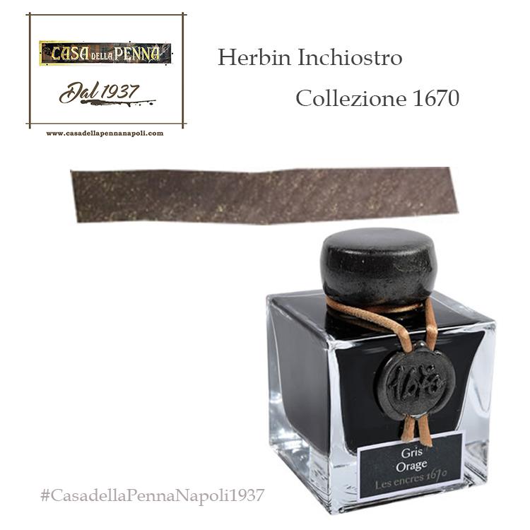 casadellapenna's tweet image. ✒️🍷#Herbin #inchiostro - #collezione #anniversario 1670 con #gold #glitter✨
🎨#GrigioTempestoso - Nei suoi numerosi viaggi, Herbin incontrò oceani scuri e selvaggi. Le sottili macchie dorate nell'inchiostro evocano i fulmini che attraversano l'acqua
🌐casadellapennanapoli.com