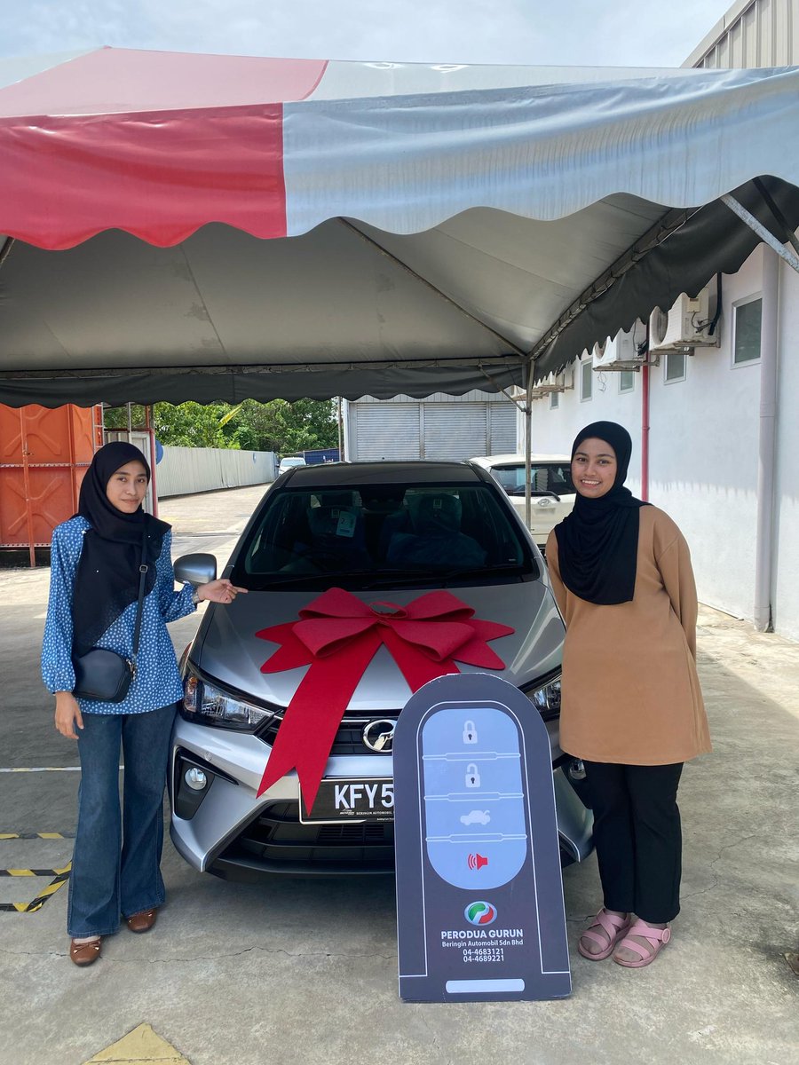 aidazalina's tweet photo. Alhamdulillah, new chapter. Setelah hustle, struggle, exhausted, down , give up. Terima kasih especially family. 🤍 https://t.co/ZynyX2qcTJ
