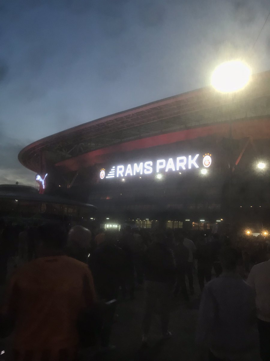 Puan farkını çift haneye çıkarmaya geldik #galatasaray