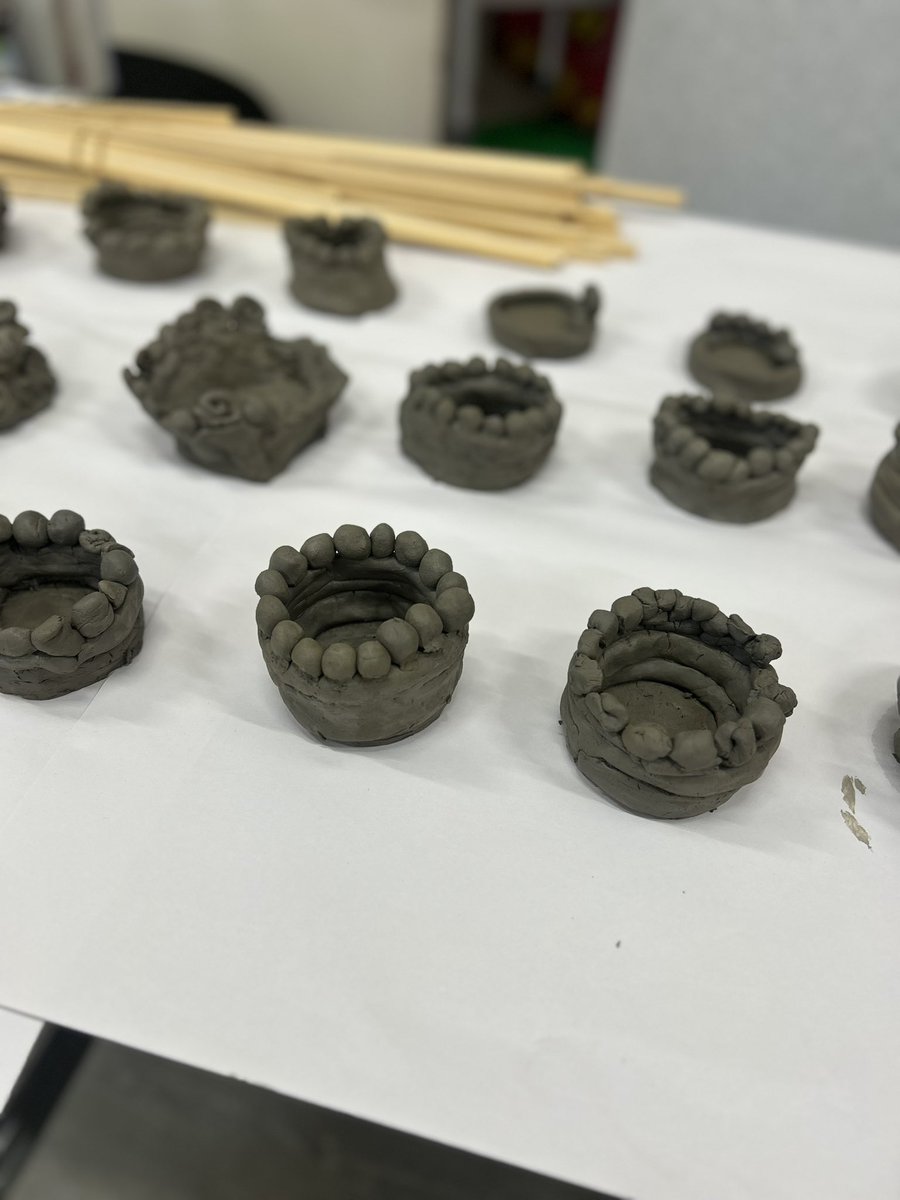Year4SDLA's tweet image. We’ve been having some great fun in art this afternoon. We’ve made our clay pots! It was definitely challenging, but we’ve produced some brilliant work 👏

@SDLPrimary @ExceedLP