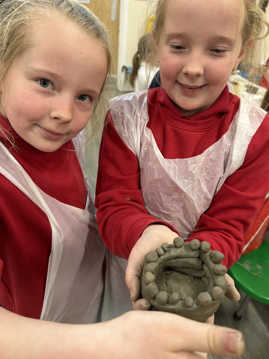 Year4SDLA's tweet image. We’ve been having some great fun in art this afternoon. We’ve made our clay pots! It was definitely challenging, but we’ve produced some brilliant work 👏

@SDLPrimary @ExceedLP