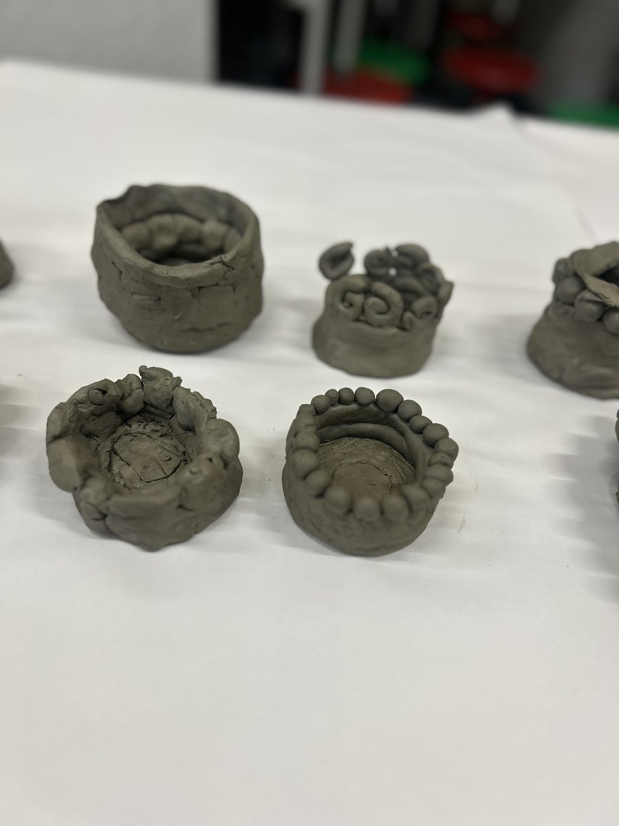 Year4SDLA's tweet image. We’ve been having some great fun in art this afternoon. We’ve made our clay pots! It was definitely challenging, but we’ve produced some brilliant work 👏

@SDLPrimary @ExceedLP