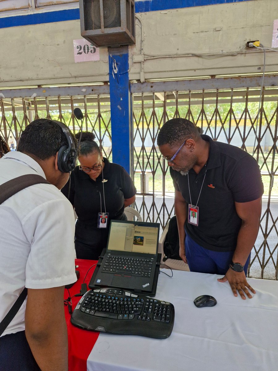 TTJudiciary's tweet photo. The staff of the Judiciary of T&T engaged with students at Marabella North Secondary School's Career Day on March 11, 2025. Students learned about the Judiciary's functions and explored potential career opportunities! 🙌💼 #TTJudiciary https://t.co/XzSB29kQCT