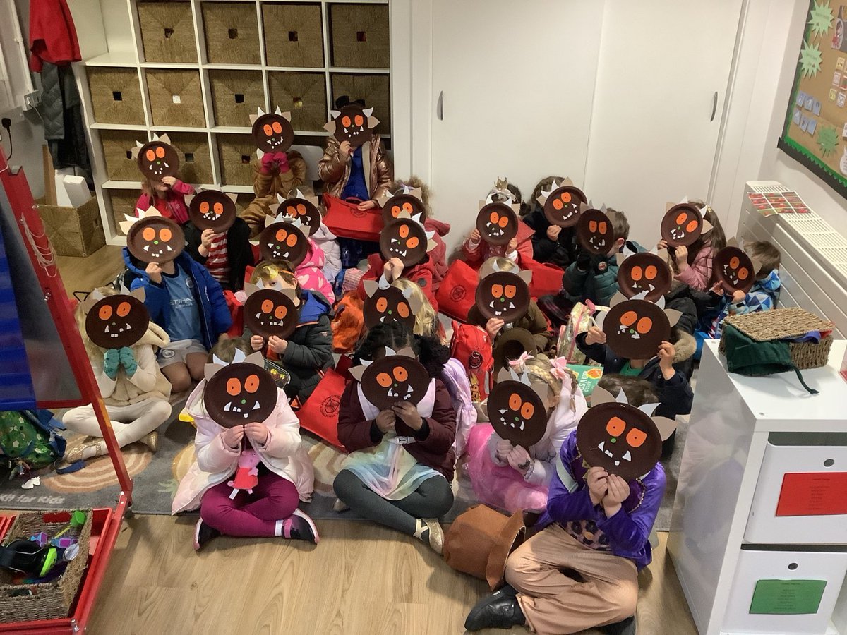 standrewsmajor's tweet photo. A wonderful day celebrating World Book Day in Dosbarth Derbyn! ๐ We made Gruffalo masks and enjoyed reading our favourite books with our buddies. #SAMsREC https://t.co/ldHR2UuSn3