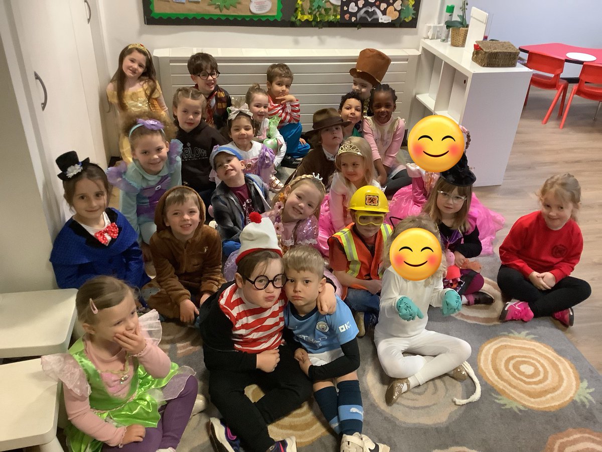 standrewsmajor's tweet photo. A wonderful day celebrating World Book Day in Dosbarth Derbyn! ๐ We made Gruffalo masks and enjoyed reading our favourite books with our buddies. #SAMsREC https://t.co/ldHR2UuSn3