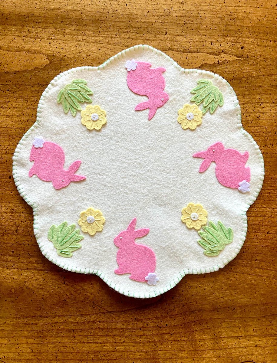 Baker1Pamela's tweet image. etsy.com/listing/167358… @clairemdesigns #SDFTT #EasterBunnyFlowersPennyRug #TableTopper.