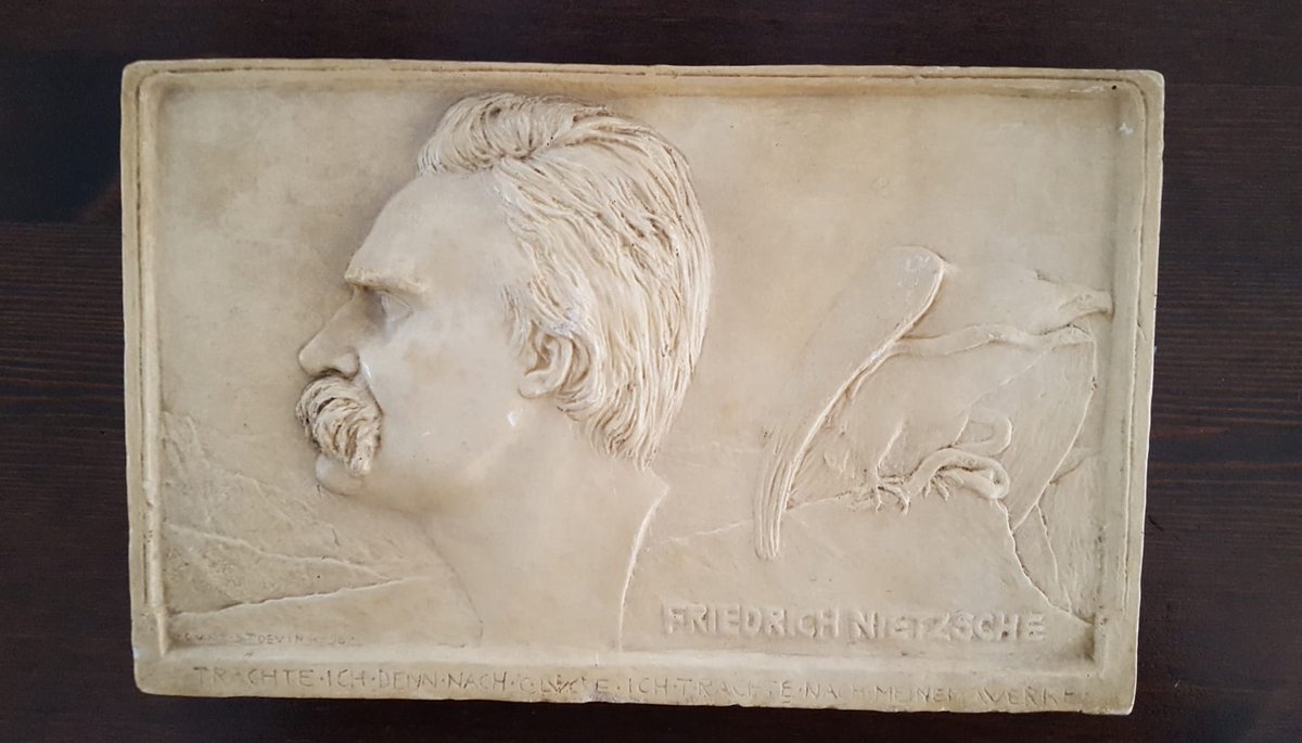 Mit diesem #Nietzsche-Porträt liefert Curt Stoeving 1898 einen weiteren Beitrag zum "Nietzsche-Kultus" (Ferdinand Tönnies, 1897) ab.