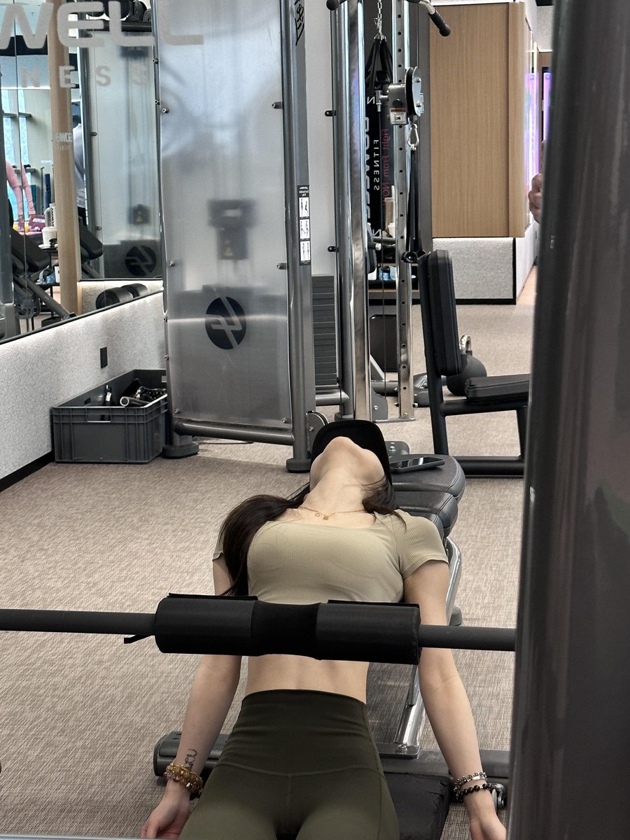 kaurpreet0203's tweet photo. Early morning sweat is the best way to start the day 🌄💦 A glass of water after a workout is all about the taste of victory! https://t.co/2ZMZlV1GJo