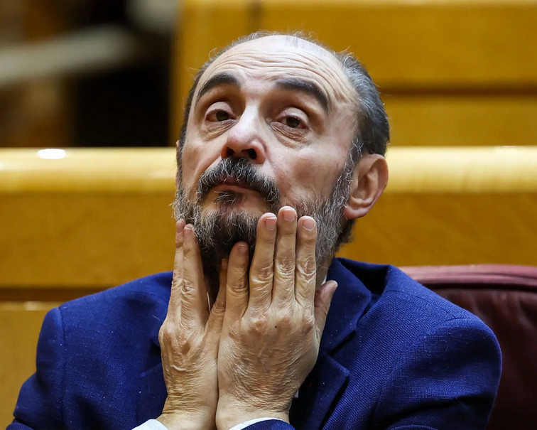 Desde el círculo intimo de <a href="/JLambanM/">Javier Lambán</a> en Ejea, osea los pocos amigos que le quedan, le han dicho que tendría que ir al Congreso de <a href="/aragonpsoe/">PSOE Aragón</a>, ya que es un acto de cobardía el no asistir y dar la cara e incluso intervenir y decirles de todo a todos los traidores que él coloco.