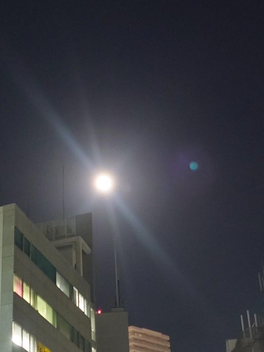 chiakiShimaKimu's tweet photo. 晴れてくれました🎵
綺麗な満月ワームムーン🌕️
みんなと一緒に、小田さんのライブに行けます様に🙏
#samemoon https://t.co/dUhthbBRzA