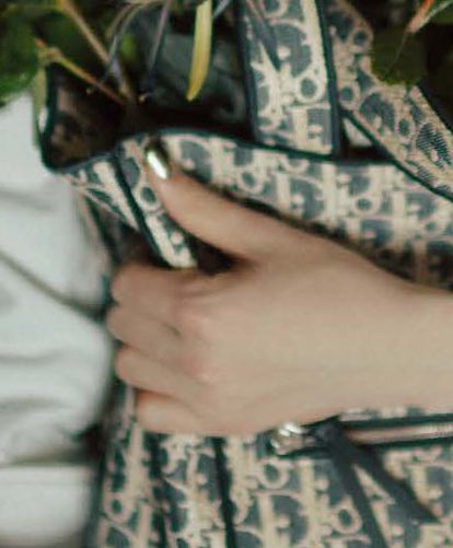 silver nails... Yeah