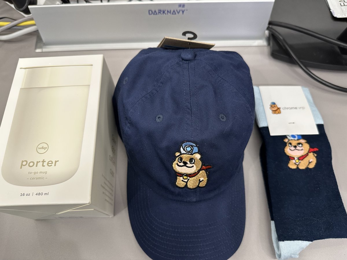 DarkNavyOrg's tweet image. Thank you so much to Chrome VRP for the gifts! Love the Dark Navy color.🥳