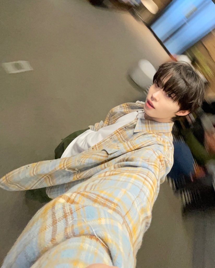 today is white day, but i have no chocolate or sweets to share because my mom said i'm :coughs: the sweetest in the wolrd!! :coughs: 🧋🫂 breath if you agree! :&gt;