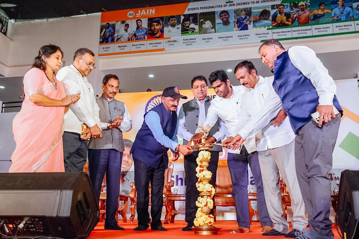 annamalai_k's tweet photo. It was a pleasure to throw insights on the topic “Youths for One Nation One Election” among the scintillating young students of Jain University, in Bengaluru today along with eminent guests Thiru Jitendra Mishra avl, Registrar, Jain University, Thiru @CKRBJP avl, Jayanagar MLA, Thiru Ashwathanarayan Gowda avl, Former MLC, and Thiru @NImmabhaskar22 avl, Retd. IPS.

Had the opportunity to share with the young crowd on ONOE their inevitable role in changing the political dynamics of India, similar to the changing political dynamics in European countries such as the US, Italy, and Germany, which have seen a tectonic shift in political course because of the power of the youth and their altered political choices disrupting conventional political landscapes.