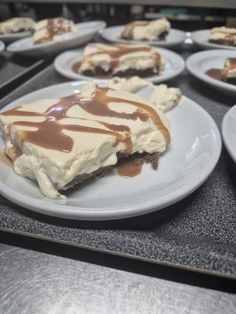 CoombeHospital's tweet image. For the weekend that's in it, patients @CoombeHospital are being well looked after by our superb Catering team. Baileys cheesecake, chocolate cupcakes and Irish apple cake. The only problem is which one to choose? #StPatricksDay @HSEDubMidlands @lillylalogue