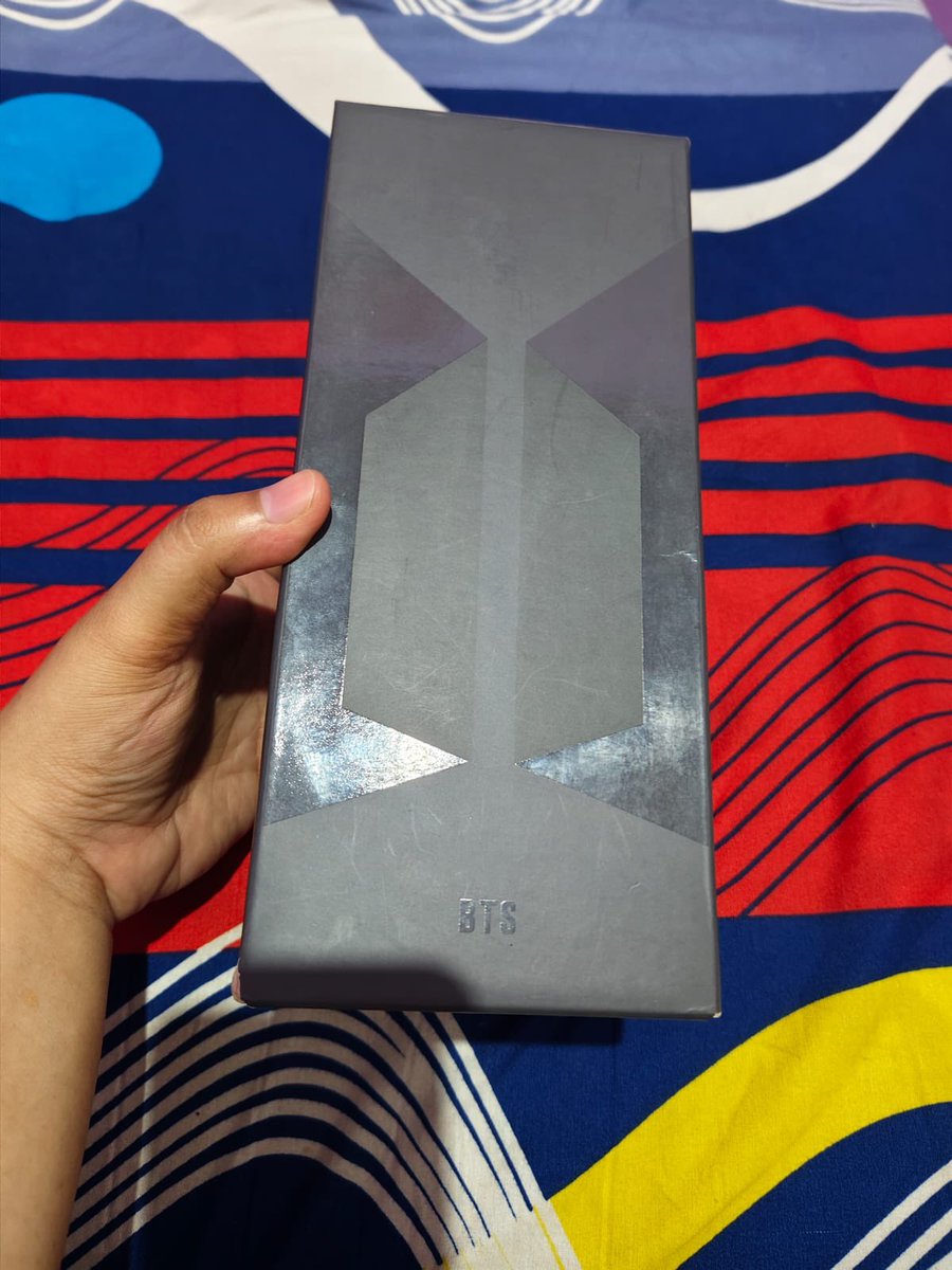 winiswa_'s tweet photo. WTS Lightstick Armybomb SE 
💵 550k (bisa nego harga wajar)
📍dome solo
✅ Belum pernah dipake Konser
✅ Fullset (Box, pouch, photo card)
✅ QR code udah di scan
💡Condi dm
❌minus strap
❌packing

#wts
#army 
#BTSARMY 
#HOPE_ON_THE_STAGE_TOUR https://t.co/Fb3wQks7F4