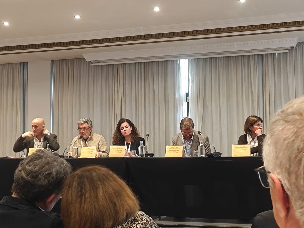 La Dra. Rafaela Ortega modera la mesa de Vasculopatía en el XII Seminario de AADEA que se celebra hoy en Sevilla 🧑‍🏫📢 <a href="/HUReinaSofia/">Hospital Universitario Reina Sofía</a>