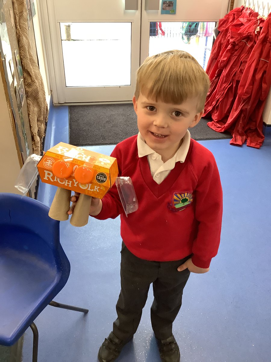 newscothill's tweet photo. Weโve had a very creative morning of junk modelling in Nursery. Team work and problem solving skills were used to make a wonderful collection of robots, dragons and binoculars! ๐ฐ๐ค๐
#NSHPrimaryNursery #EYFS #junkmodel https://t.co/NOUxlDMFog