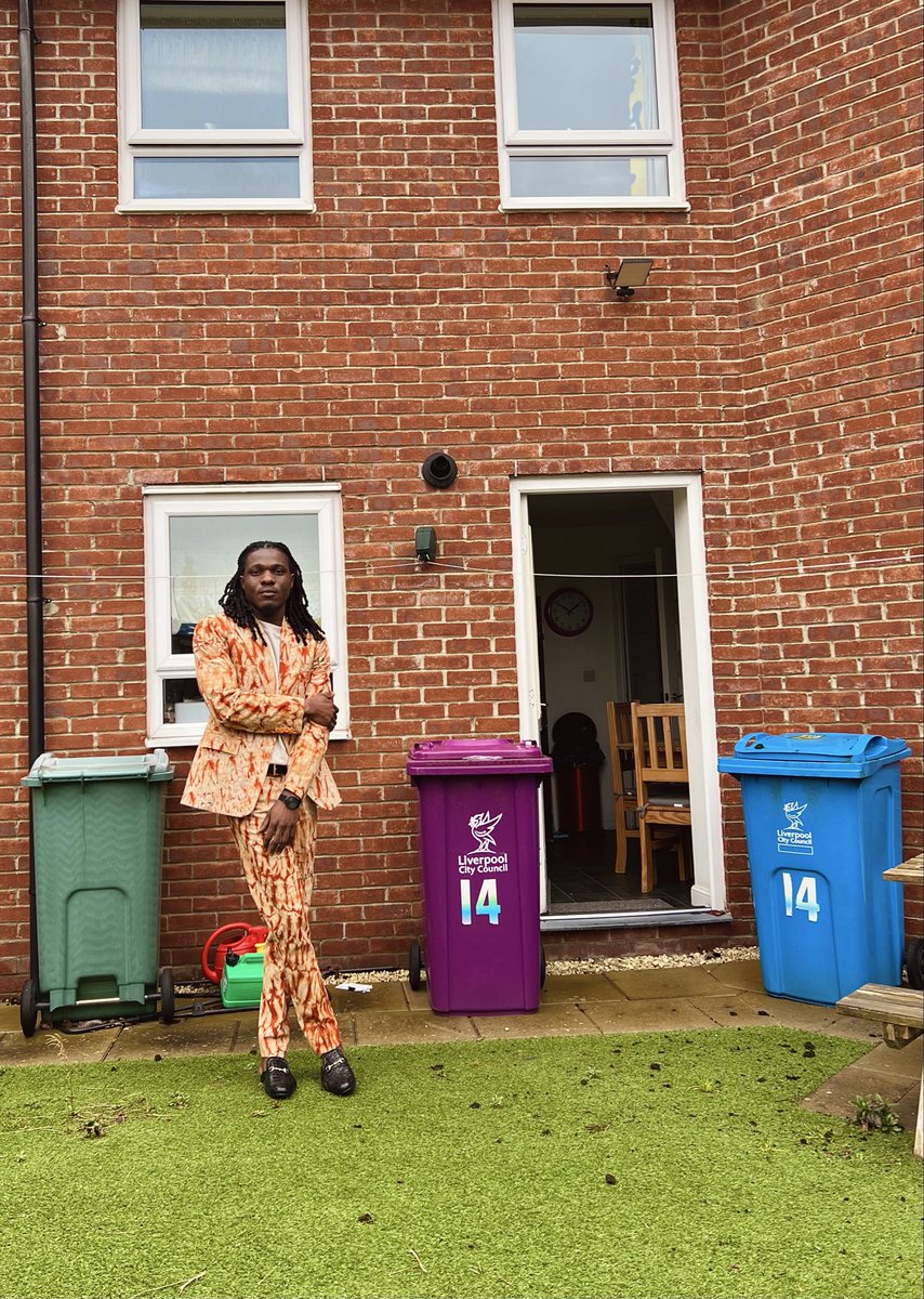 __nasarr's tweet image. 1 year ago today, I mastered the art of looking smart and ChatGPTing. 🎓💻 #MasterofScience