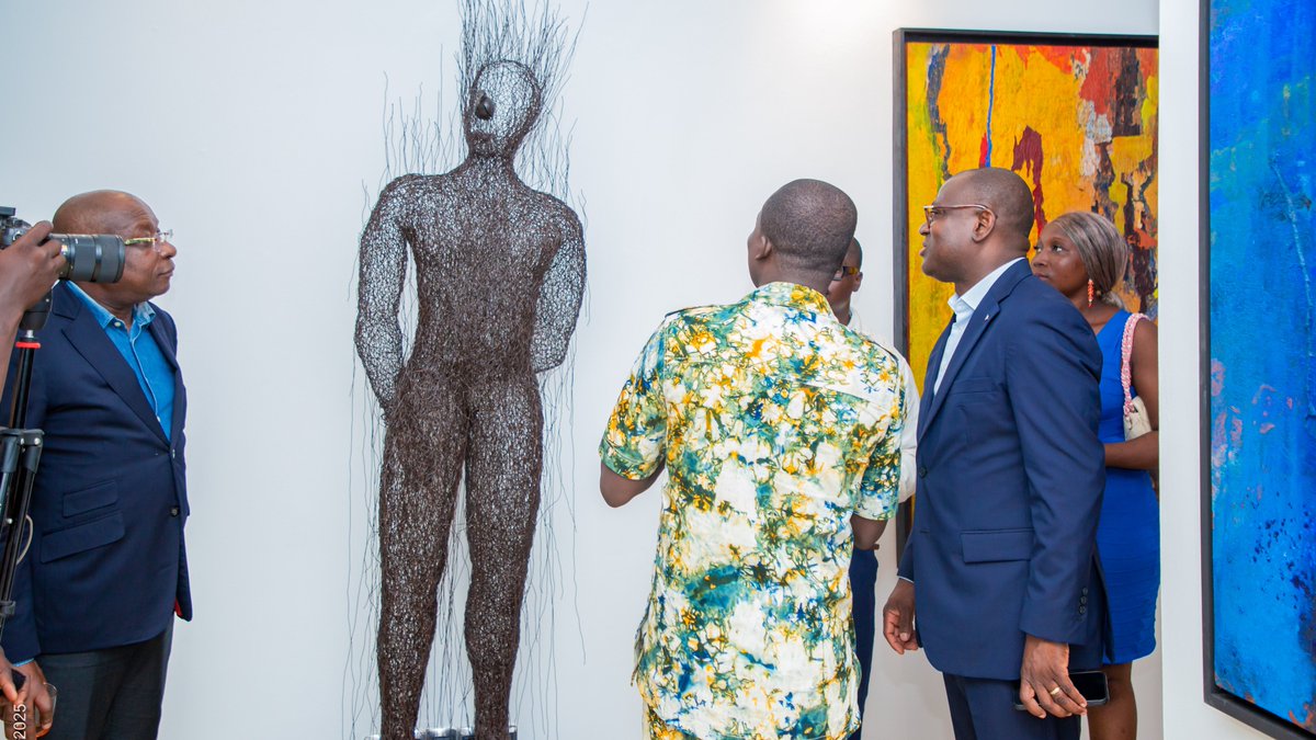 UEauBenin's tweet photo. Exposition de 2 talentueux artistes béninois à la Résidence de l'🇪🇺: #Tchif, peintre et #RémySamuz, sculpteur. @UEauBenin accompagne le talent indéniable des artistes béninois. L'expo est ouverte jusqu’au 25 juin 2025. Appelez le 01 21 31 26 17.
#AfricanArtnow
#PlusFortsEnsemble https://t.co/I3vfRTQslq