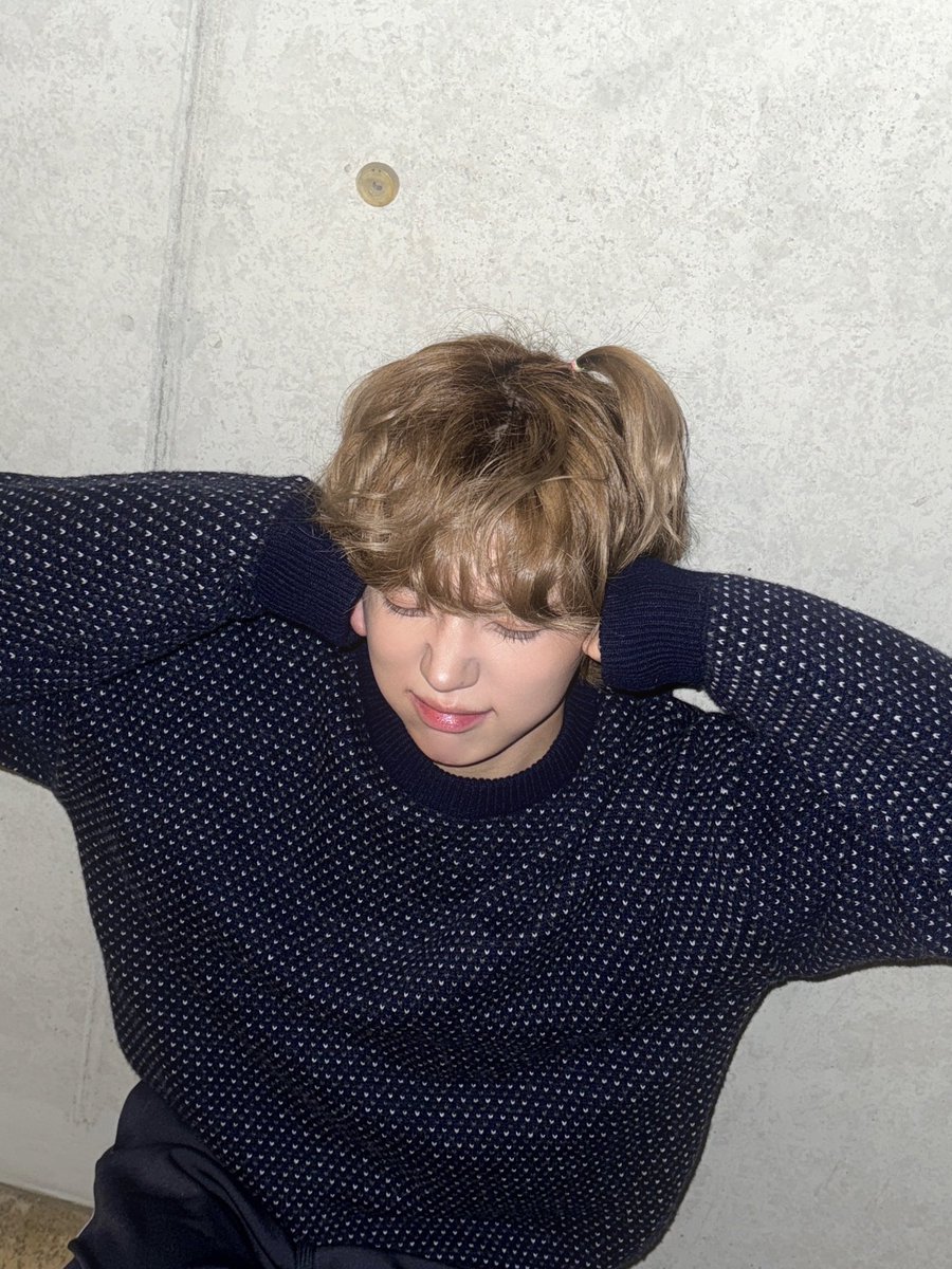 누구야
니 머리 묶어준 그 여자
칭찬하게