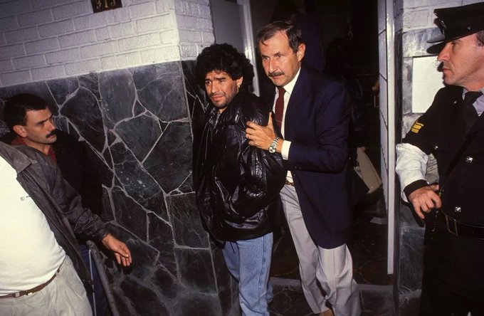 Hilo de imágenes impactantes que MARCARON LA HISTORIA.

Te dejarán sin aliento

1. Diego Armando Maradona y Pablo Escobar 😱