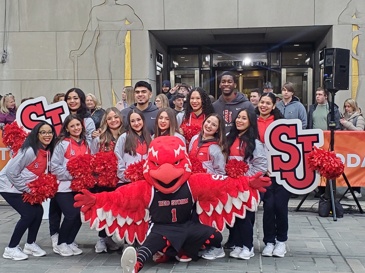 BrianTBrowne's tweet image. At @NBCNews with @StJohnsU spirit squads &amp;amp; @StJohnsPepBand celebrating @StJohnsBBall on @TODAYshow