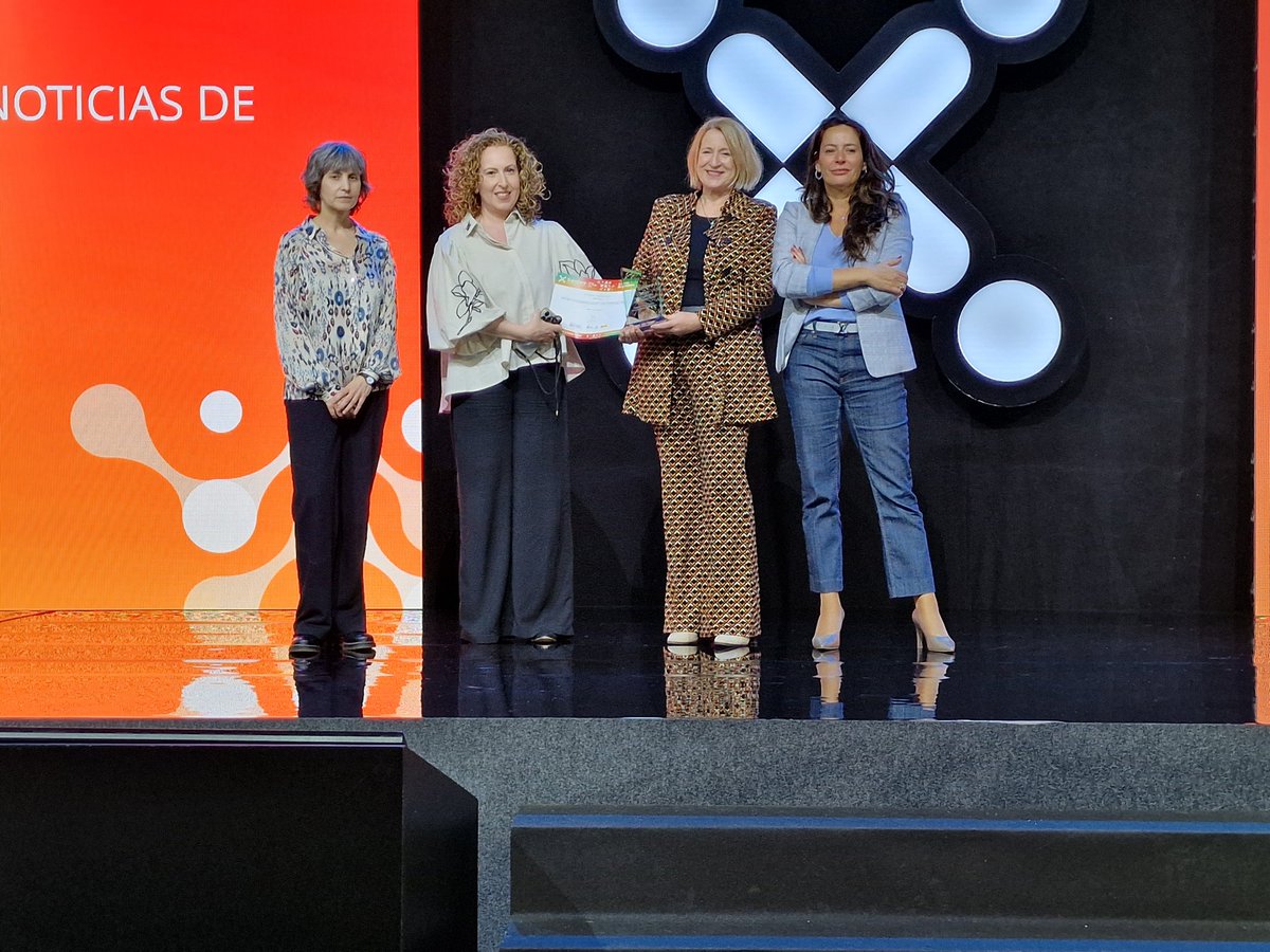 🏅 Mención especial a la trayectoria de un programa o publicación: “#CienciaDirecta, agencia de noticias de ciencia andaluza”, de <a href="/FDescubre/">Fundación Descubre</a>. 

Entregan: Alicia Izquierdo (<a href="/malaga/">Ciudad de Málaga</a>), y la presidenta del jurado, <a href="/PilarPerla/">Pilar Perla</a>

#Transfiere