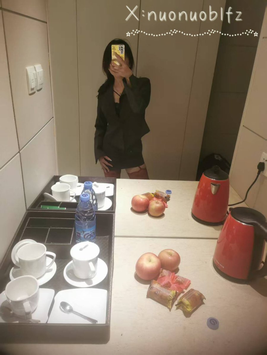 应约了三四年的老粉要求私人定制今天OL打扮今天第一次单约。有喜欢的粉丝嘛？老公知道我独自出来赴约了。 https://t.co/i84MWyMAZ0
