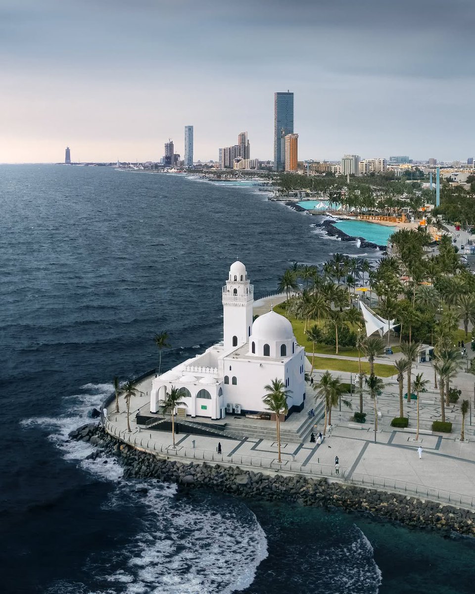 DiscoverJeddah's tweet photo. Have a blessed Friday from the Island Mosque 🌊 🕌 https://t.co/8TYmPnwAOT