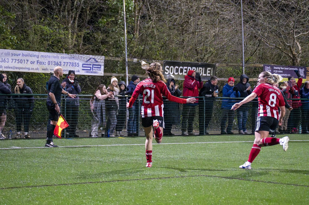 ExeterCityWFC's tweet photo. 📸 Match Action

Courtesy of @Falselights 

#ECFC https://t.co/sAJuDJt769