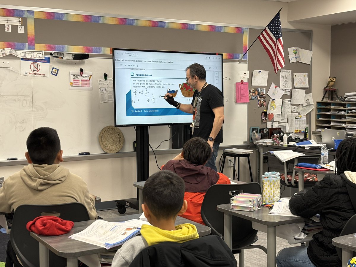 4th graders in Sr. Pepe’s class continued to practice adding mixed numbers by drawing fraction bars and/or using equivalent fractions. (4.CA.7)  Ss also discussed with peers how they solved the problems. <a href="/PleasantRunElem/">Pleasant Run Elem.</a> <a href="/msdwarren/">MSD of Warren Township</a> #WarrenWill
