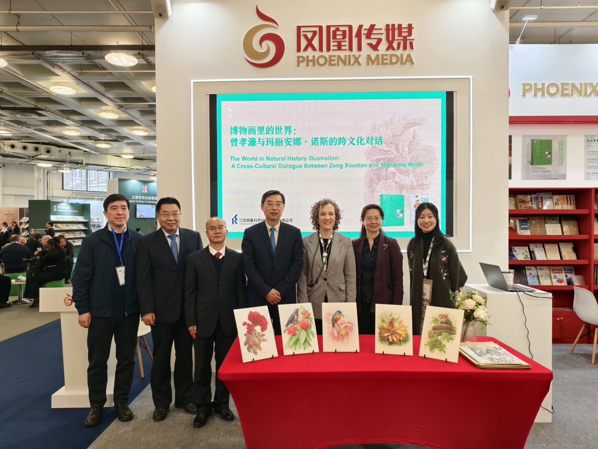 phoenix_review's tweet photo. On March 12 local time in London, the book sharing event "The World in Natural History Illustration: A Cross-Cultural Dialogue Between Zeng Xiaolian and Marianne North" was held at the 2025 London Book Fair. #LondonBookFair https://t.co/M4FF6ovojB