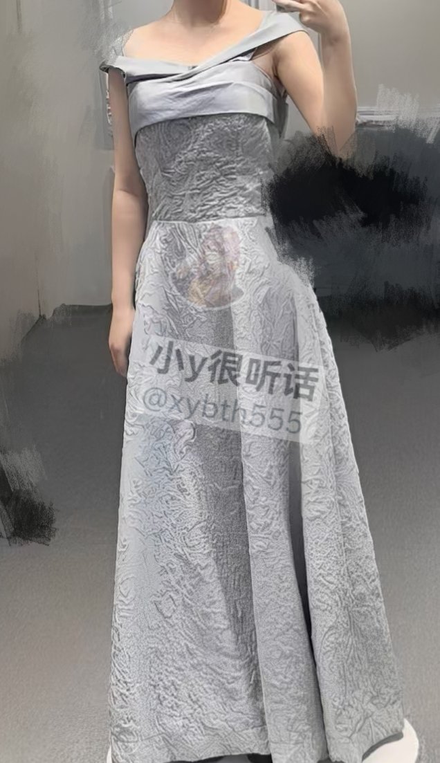 今天闺蜜结婚累死了，那几个伴郎肯定想不到，跟他们互动最高冷害羞的伴娘小穴里塞着跳蛋，带着肛塞吧，嘻嘻～～🥵🥵 #反差女大 #小y