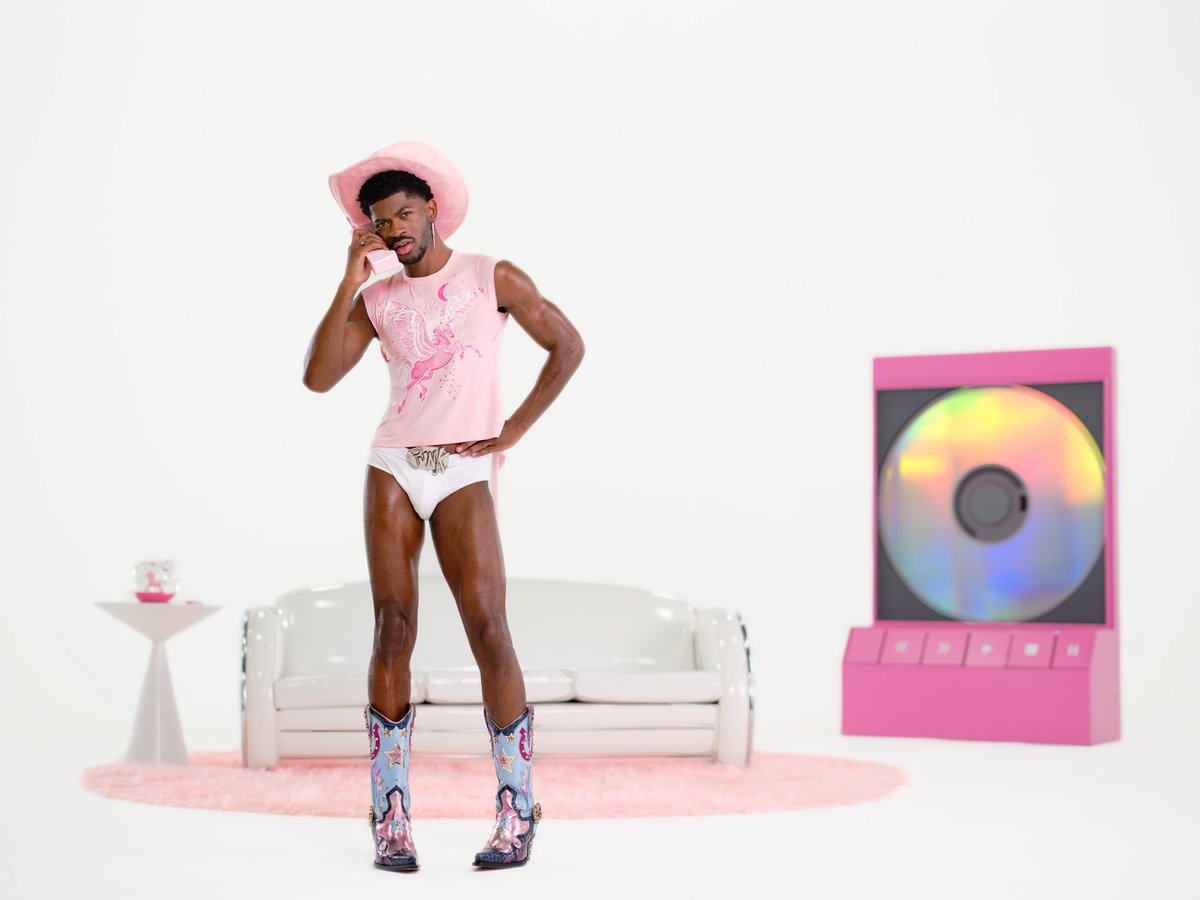 HOTBOX OUT NOWWWWW! 💞