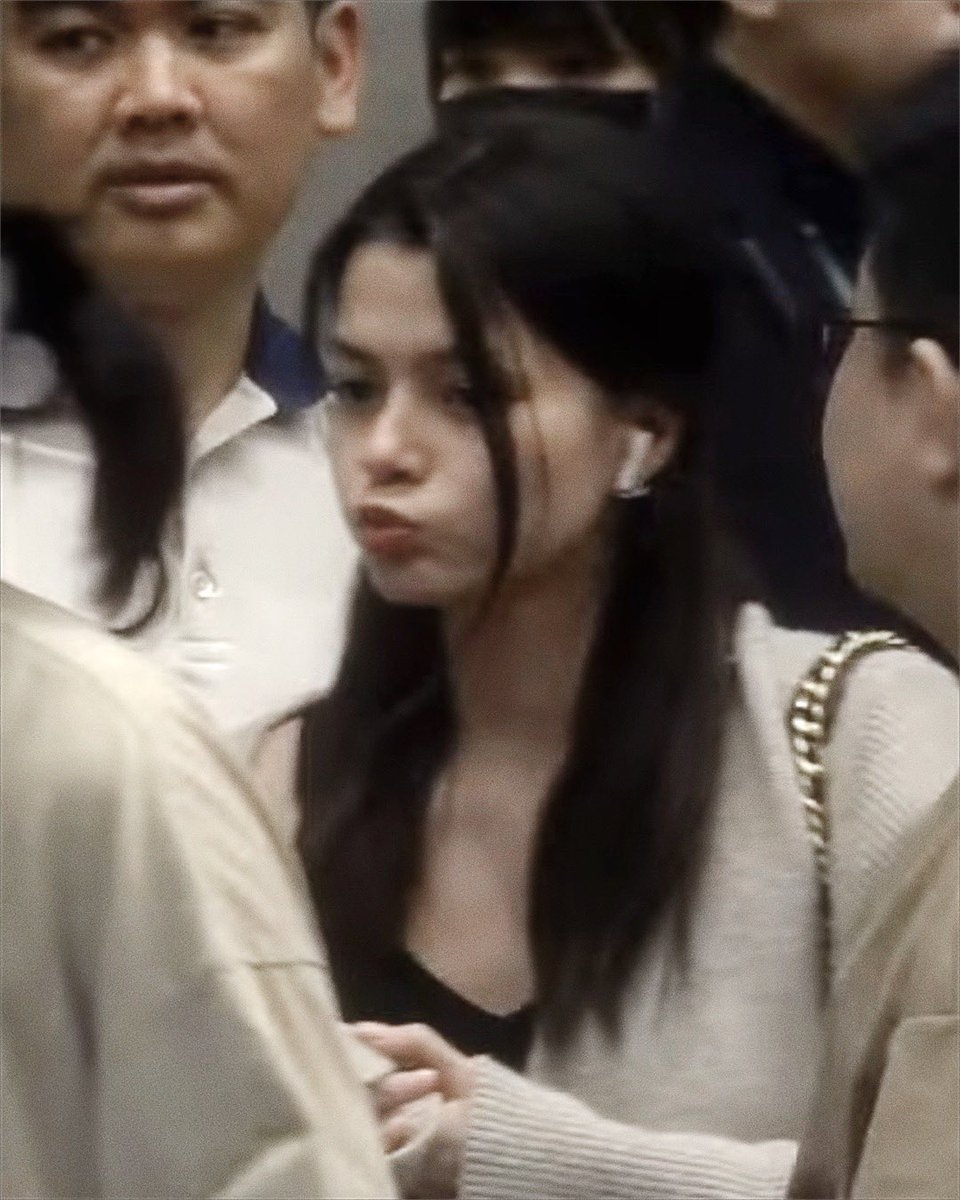 svnfleurr's tweet image. the cutest pout