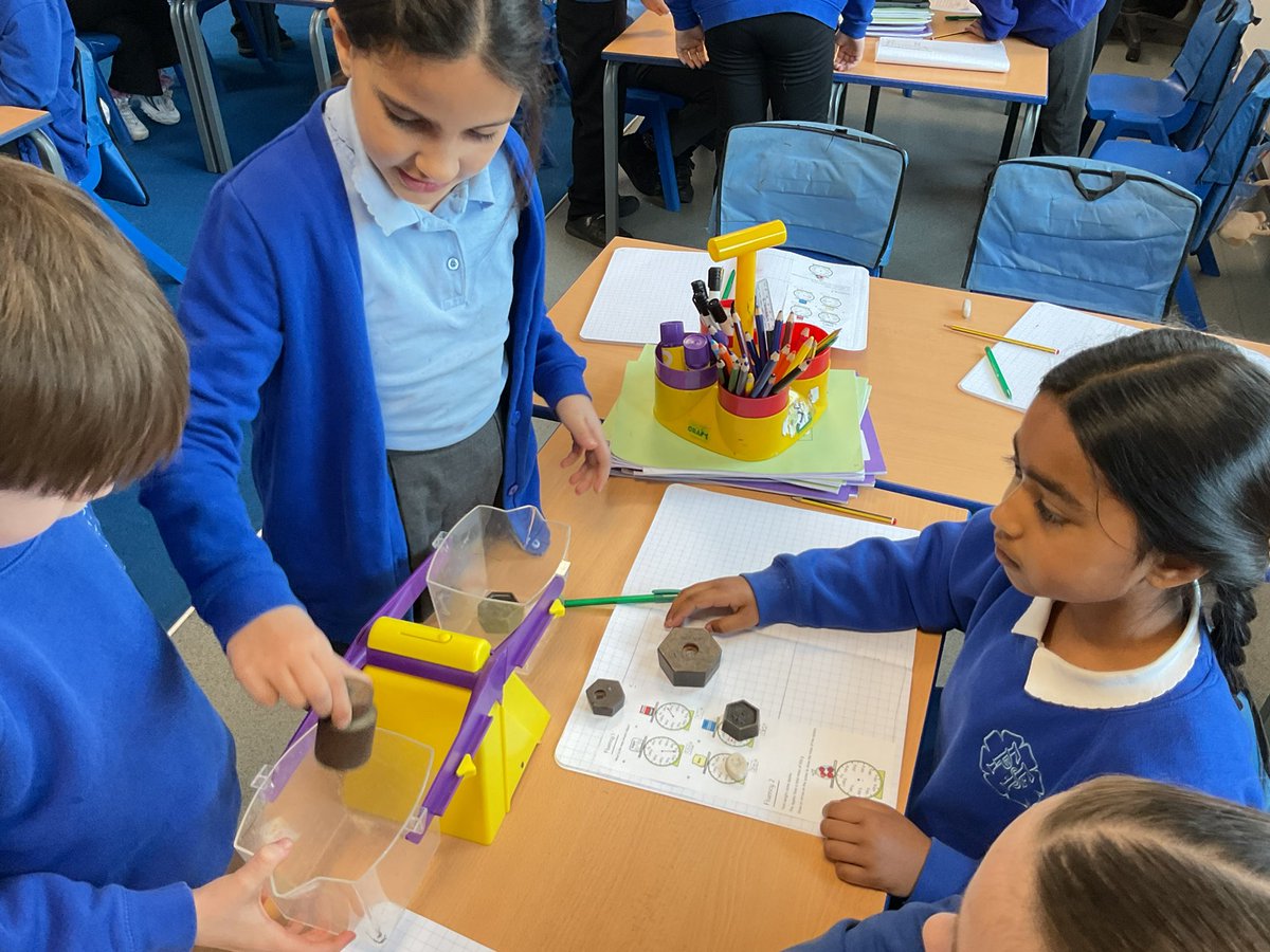 floweryfieldpri's tweet photo. New maths topic for year 3, Mass and Capacity. This week we have been exploring different types of scales and weights. #ffpsmaths #ffpsyear3 https://t.co/OJpoWIGdv0