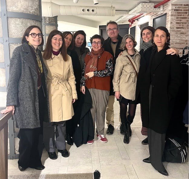 ⭕️ Cosentino City Barcelona acoge un debate sobre el papel de la mujer en la arquitectura y la construcción 👉 bit.ly/3Fv1K1K🔹El Dato: Aunque el 59 % de las estudiantes de arquitectura son mujeres, la brecha de género persiste en puestos directivos y cátedras.