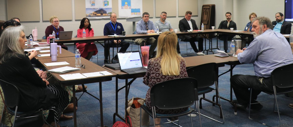 toddhoadley's tweet image. Greatly appreciate @SenReynolds03 sitting in on our @TollesTech Business Advisory Council meeting.  @SenReynolds03 was also able to visit our new CyberSecurity lab which was renovated last summer with $$ @SenReynolds03 helped us secure through Ohio&apos;s One-Time fund.  #CTE