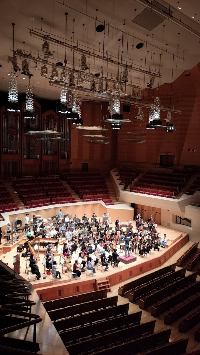 東フィルの3月定期で演奏させていただきました。約1週間とっても充実した時間となりました😌✨お世話になった皆さま、ありがとうございました！
また頑張れるように頑張ります！
さて、明日はめちゃくちゃ早起き…別の種類の緊張が続きます。笑
(写真は公式Xより拝借させていただいております🙇‍♀️)